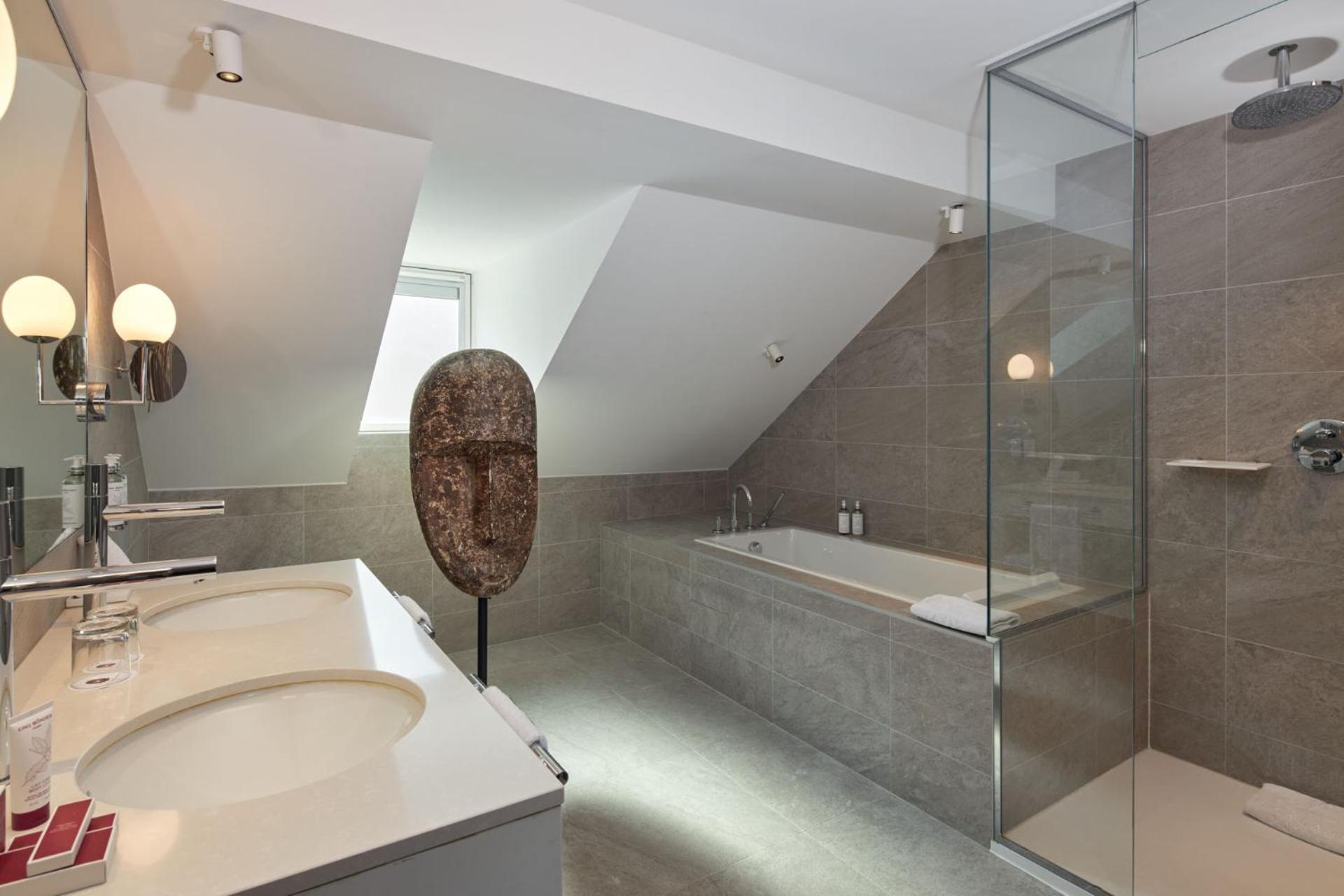Duplex Signature Spa Access